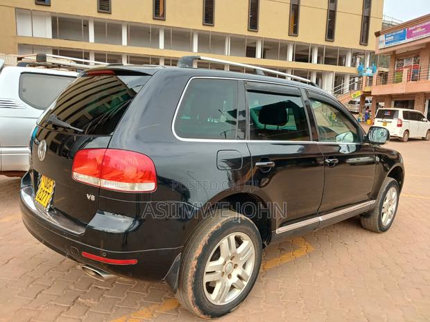 Volkswagen Touareg 2011 Black