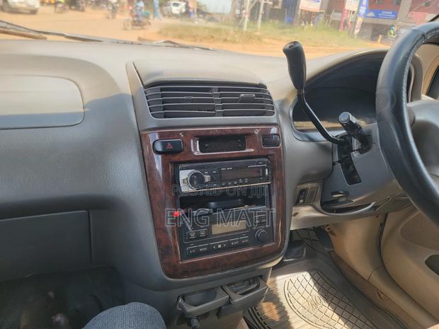 Toyota Ipsum 2000 Pearl