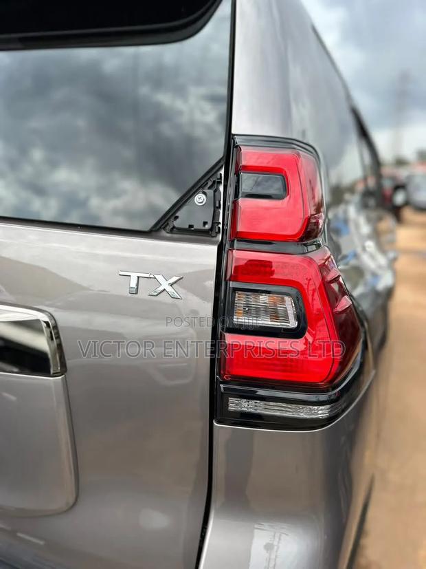 Toyota Land Cruiser Prado 2022 Gray