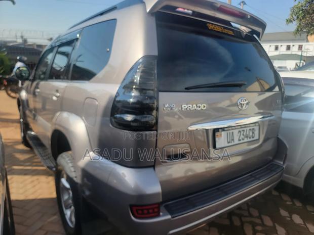 Toyota Land Cruiser Prado 2010 Gray