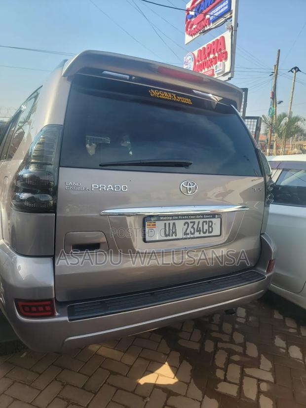 Toyota Land Cruiser Prado 2010 Gray