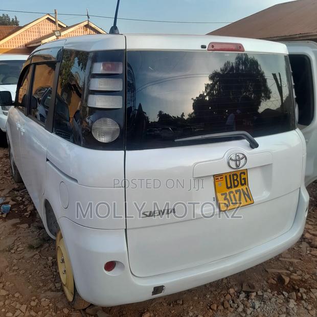 Toyota Sienta 2010 White