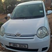 Toyota Sienta 2010 White for sale