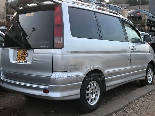 Toyota TownAce Noah 2000 Silver