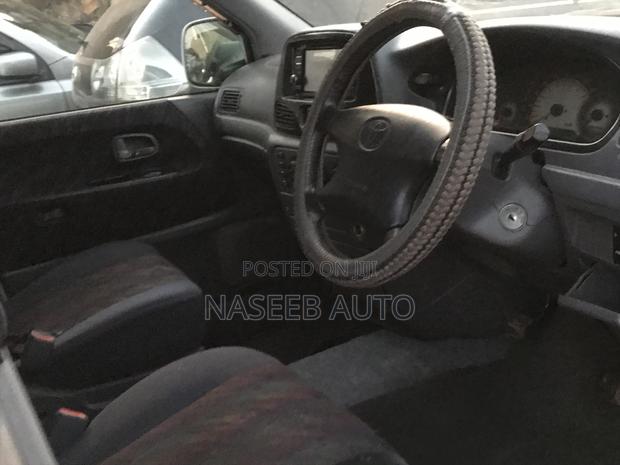 Toyota TownAce Noah 2000 Silver