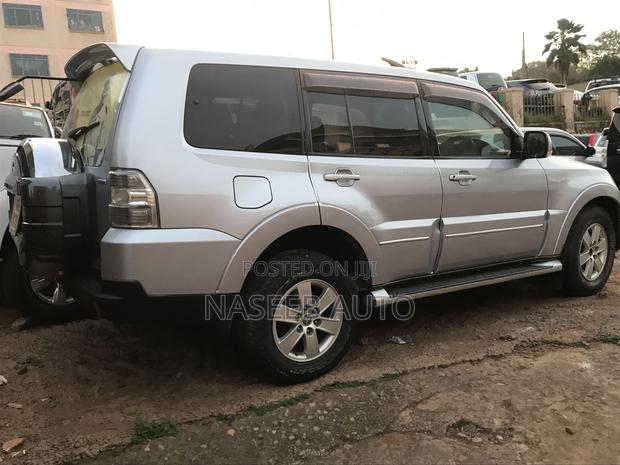 Mitsubishi Pajero 2009 Silver