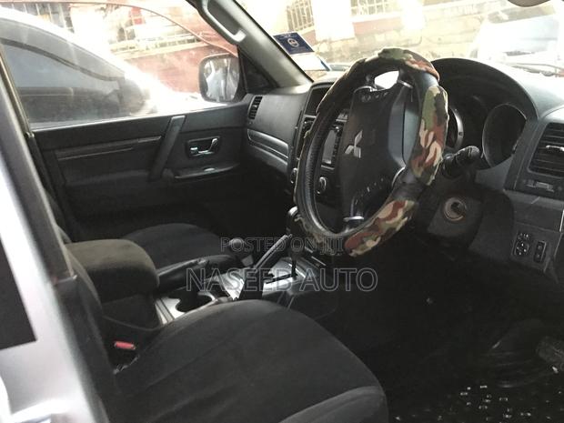 Mitsubishi Pajero 2009 Silver