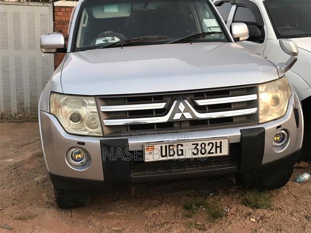 Mitsubishi Pajero 2009 Silver