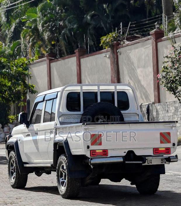 Toyota Land Cruiser Prado 2017 White