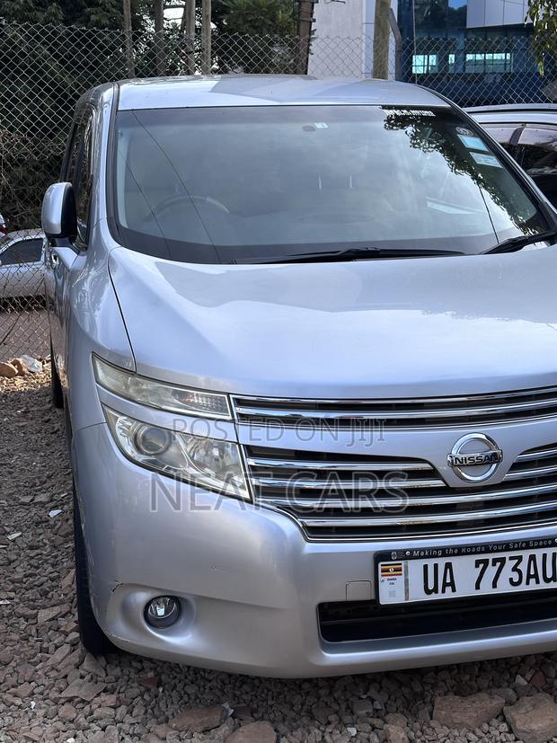 Nissan Elgrand 2011 Silver