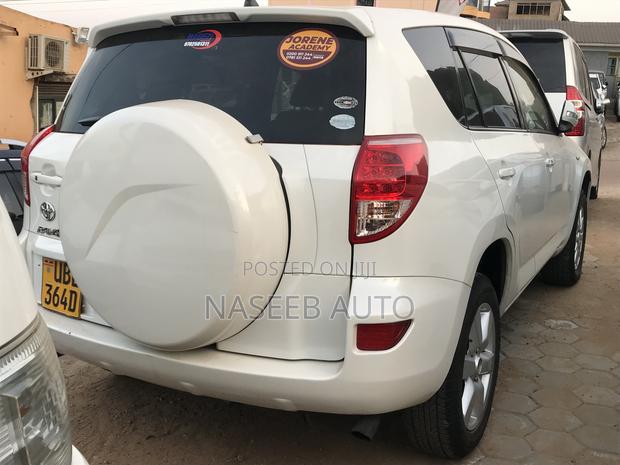 Toyota RAV4 2009 White
