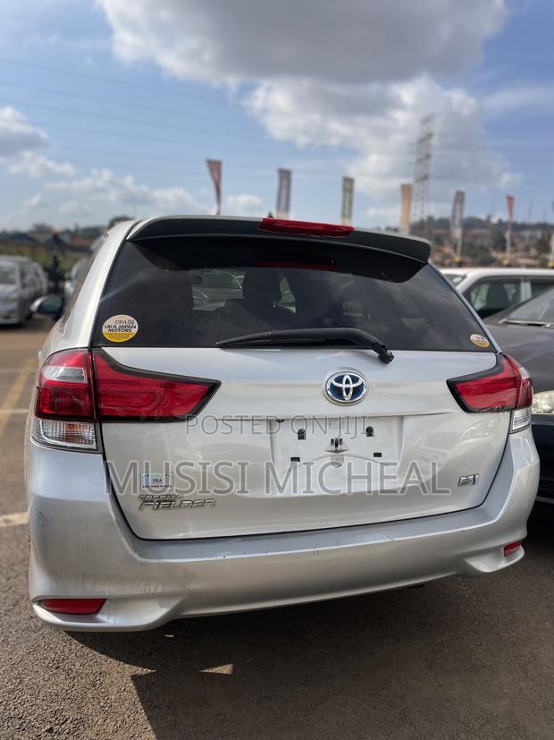 Toyota Corolla Fielder 1.5 Hybrid FWD 2017 Silver