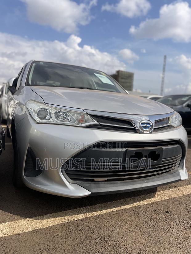 Toyota Corolla Fielder 1.5 Hybrid FWD 2017 Silver