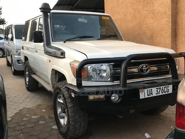 Toyota Land Cruiser Prado 2000 White