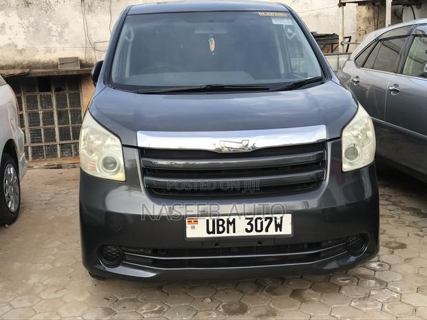 Toyota Noah 2009 Gray