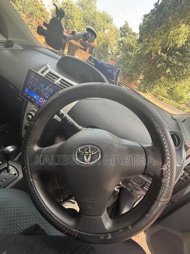 Toyota Vitz 2010 Gray