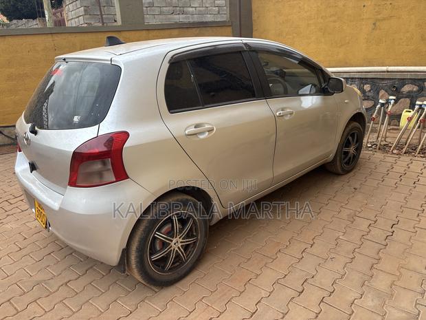 Toyota Vitz 2010 Gray