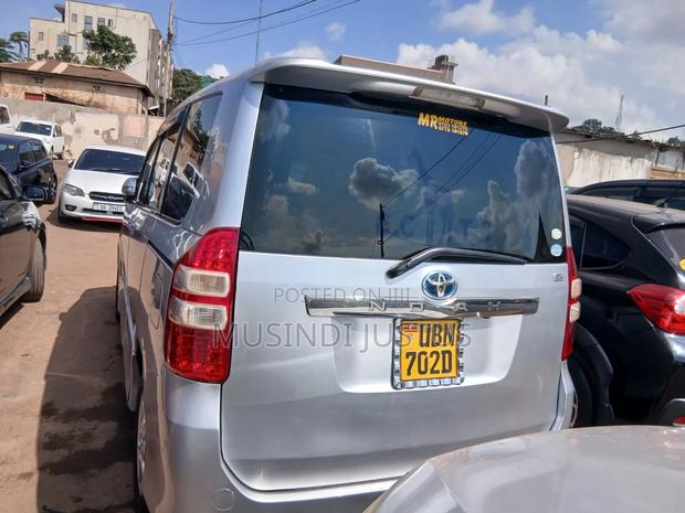 Toyota Noah 2011 Silver