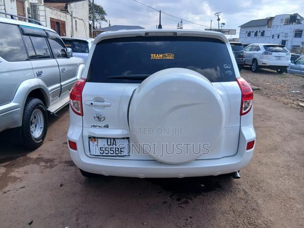 Toyota RAV4 2010 White