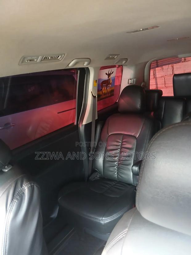 Toyota Noah 2012 Silver