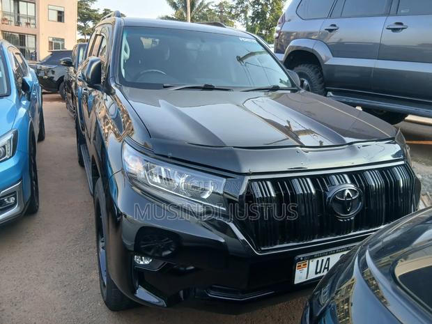 Toyota Land Cruiser Prado 2017 Black