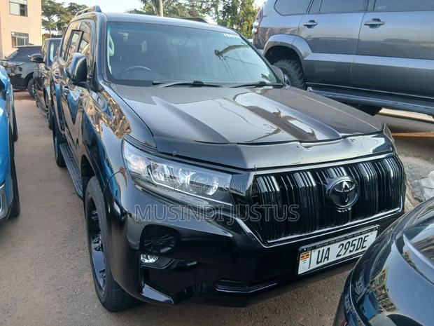Toyota Land Cruiser Prado 2017 Black