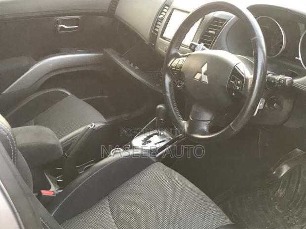Mitsubishi Outlander 2011 Silver
