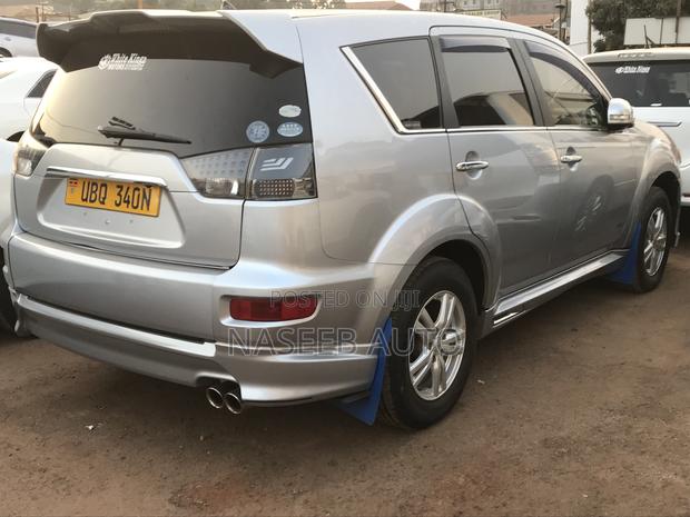 Mitsubishi Outlander 2011 Silver