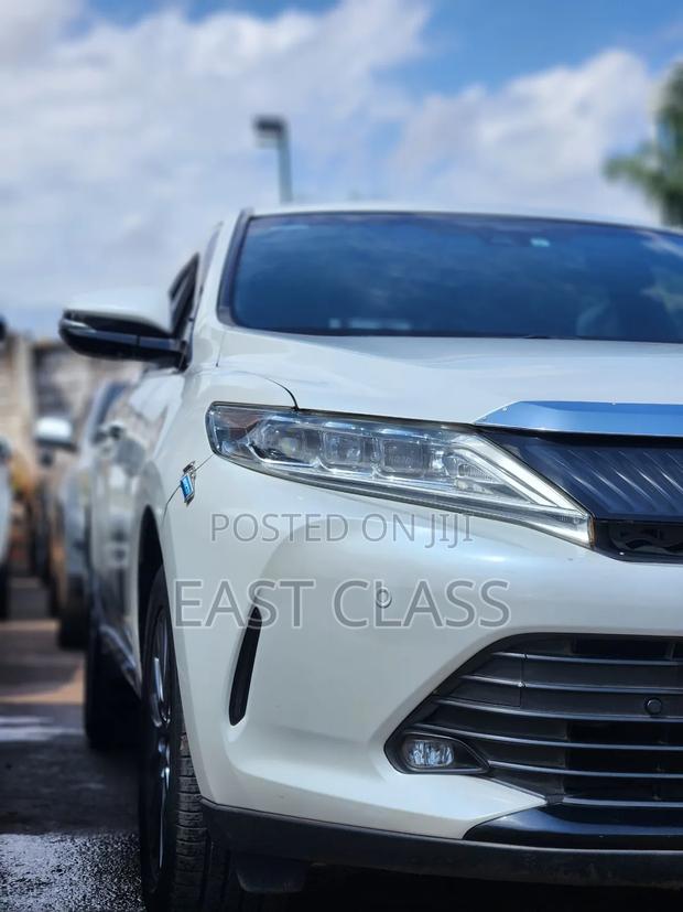 Toyota Harrier 2.0 2019 White