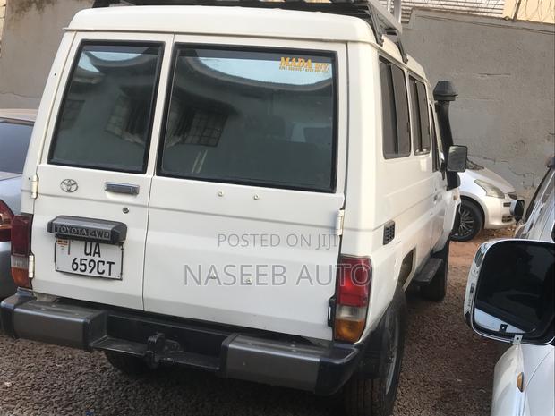 Toyota Land Cruiser Prado 2000 White