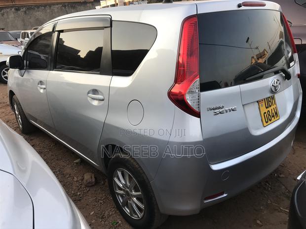 Toyota Passo Sette 2009 Silver