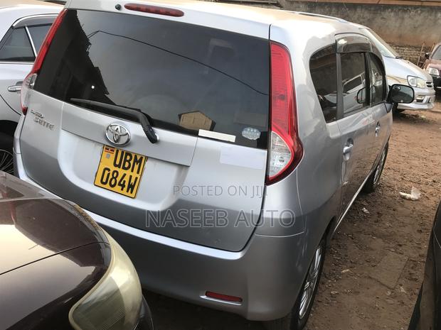Toyota Passo Sette 2009 Silver