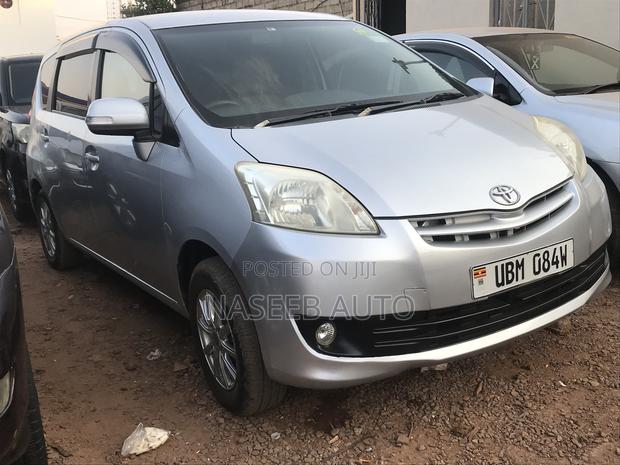 Toyota Passo Sette 2009 Silver