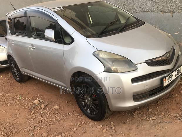 Toyota Ractis 2009 Silver