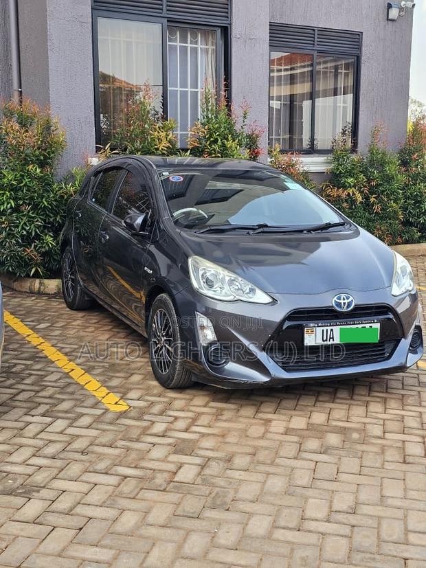 Toyota Aqua 2017 Gray