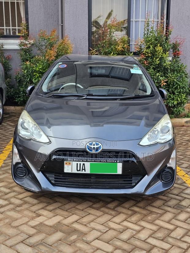 Toyota Aqua 2017 Gray