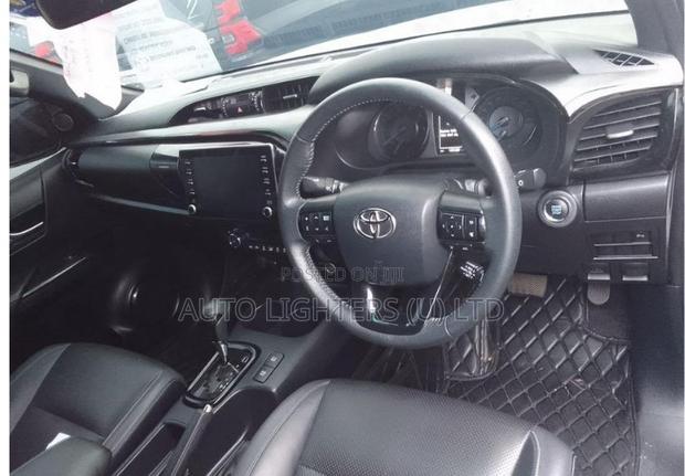 Toyota Hilux 2021 White