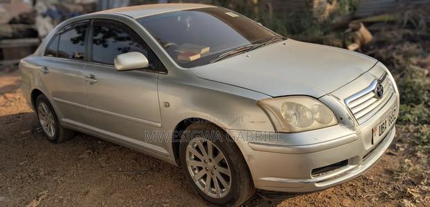 Toyota Avensis 2006 Ivory