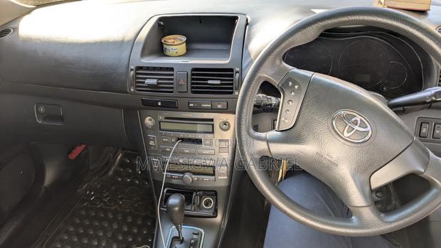 Toyota Avensis 2006 Ivory