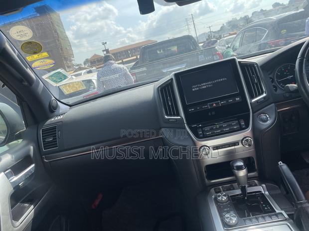 Toyota Land Cruiser 4.6 V8 ZX 2018 Blue