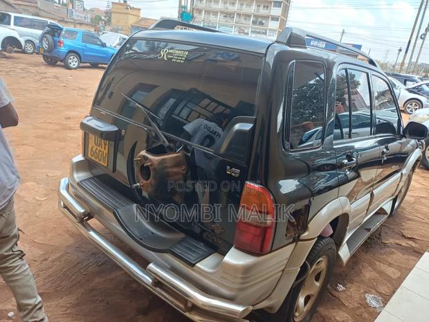 Suzuki Escudo 2005 Black
