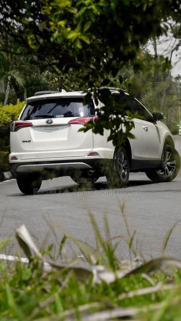 Toyota RAV4 2016 Off white