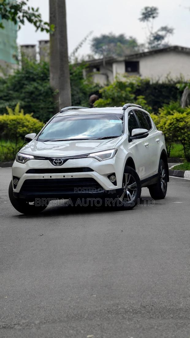 Toyota RAV4 2016 Off white