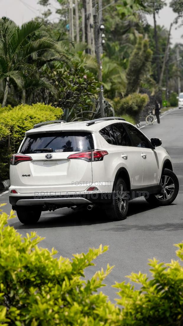 Toyota RAV4 2016 Off white