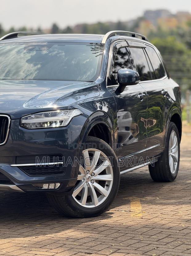 Volvo XC90 T5 Momentum AWD 2018 Blue