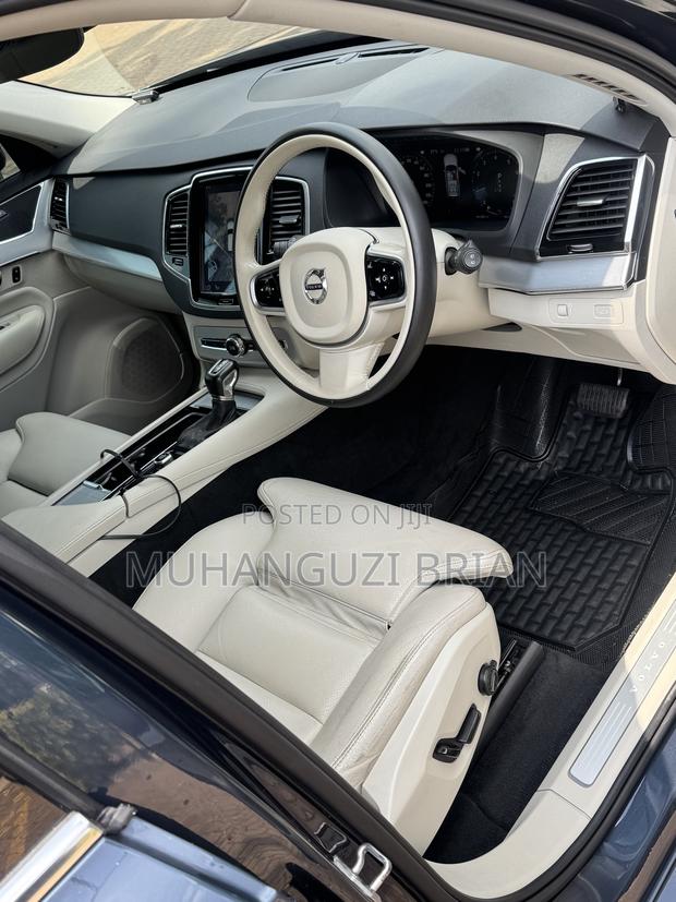 Volvo XC90 T5 Momentum AWD 2018 Blue