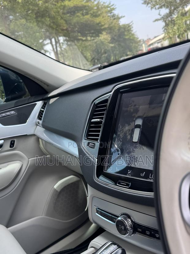 Volvo XC90 T5 Momentum AWD 2018 Blue