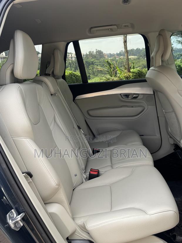 Volvo XC90 T5 Momentum AWD 2018 Blue