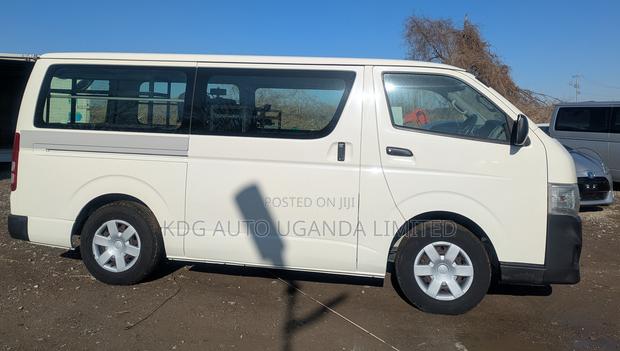 Toyota HiAce 2011