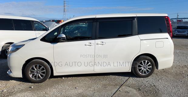 Toyota Noah 2.0 FWD (7 Seater) 2014 White